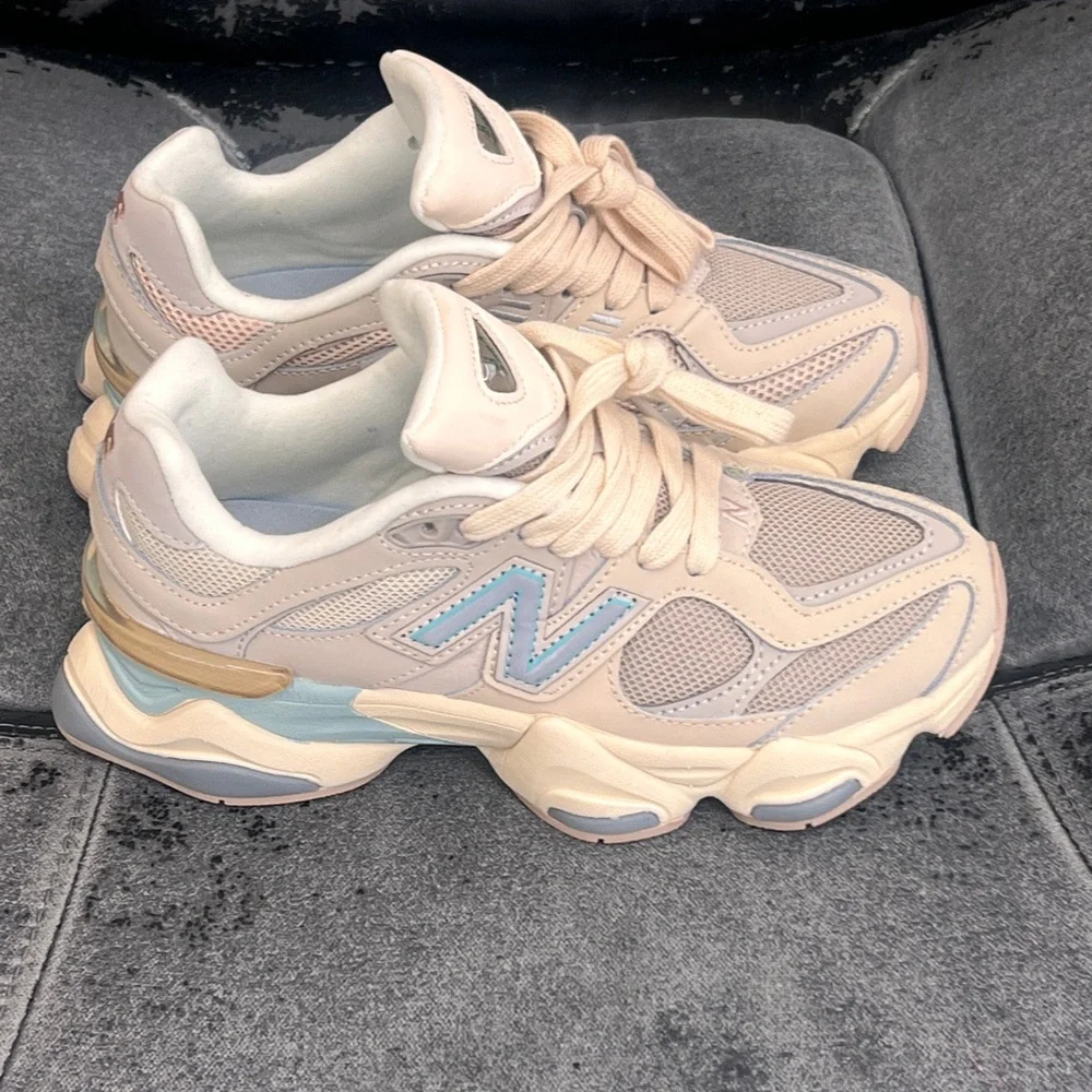WOMEN’S New Balance 9060 Ivory Cream Pink Sand - Picture 6 of 10